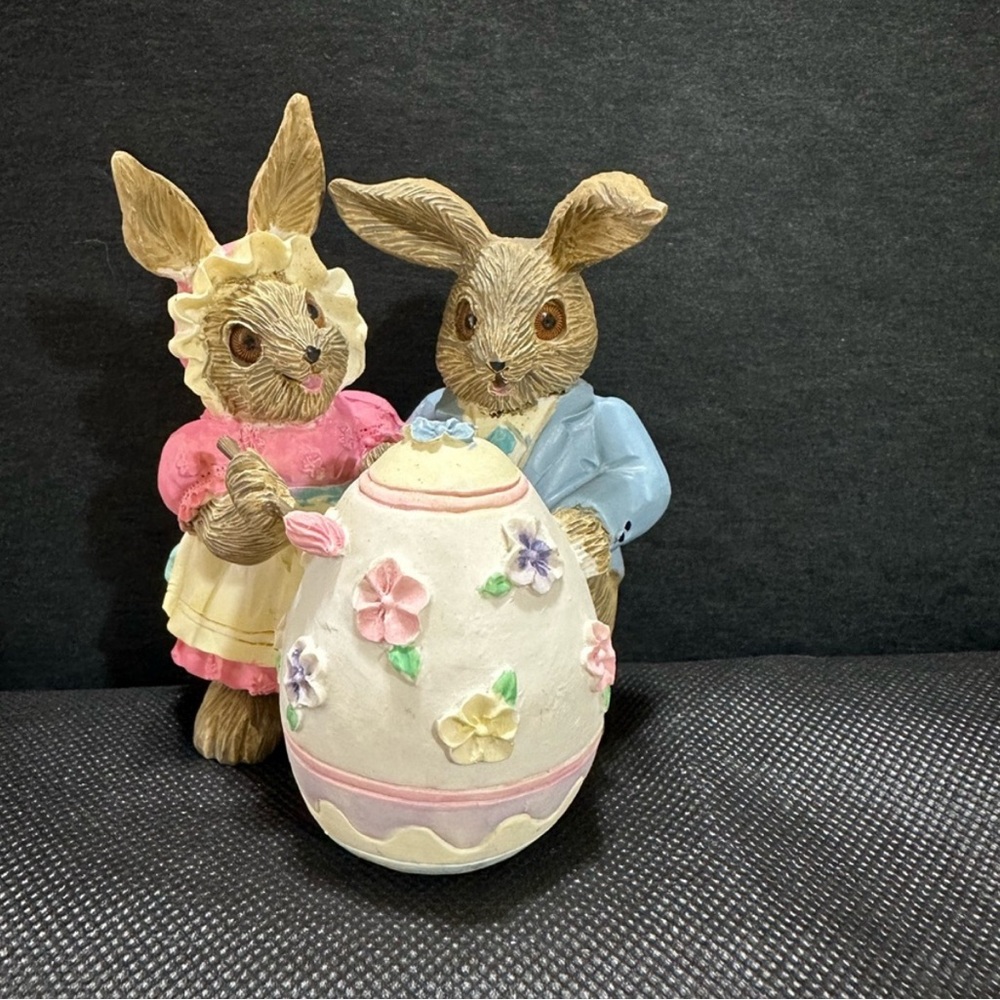 Mervyn 's Happy Easter Figurine Two Bunnies Decorating An Egg Vintage 1992